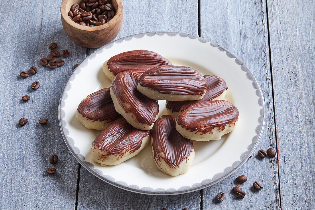 No Bake Kaffeegebäck in Kaffeebohnenform