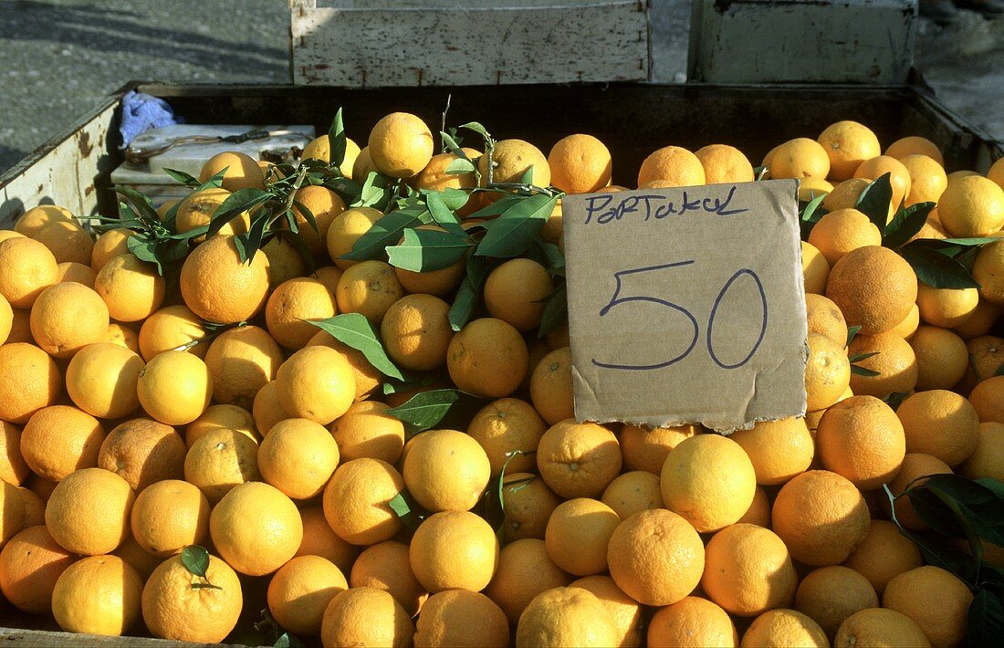 Oranges at the market (Turkey)