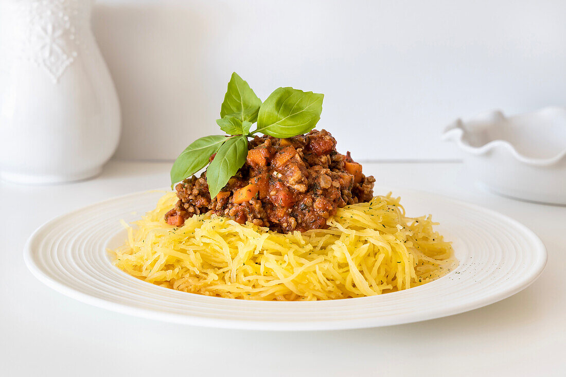 Spaghettikürbis mit Sauce Bolognese
