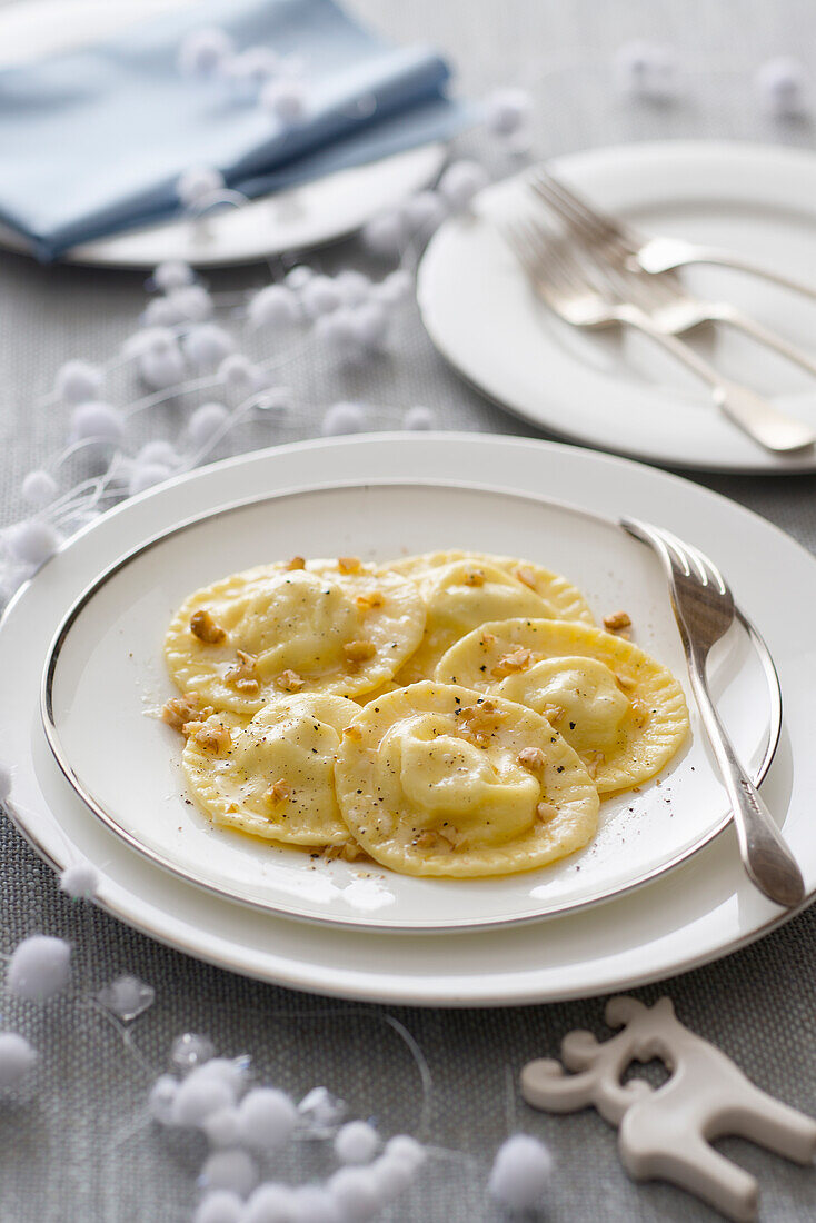 Ravioloni mit Birnen, Walnüssen und Gorgonzola