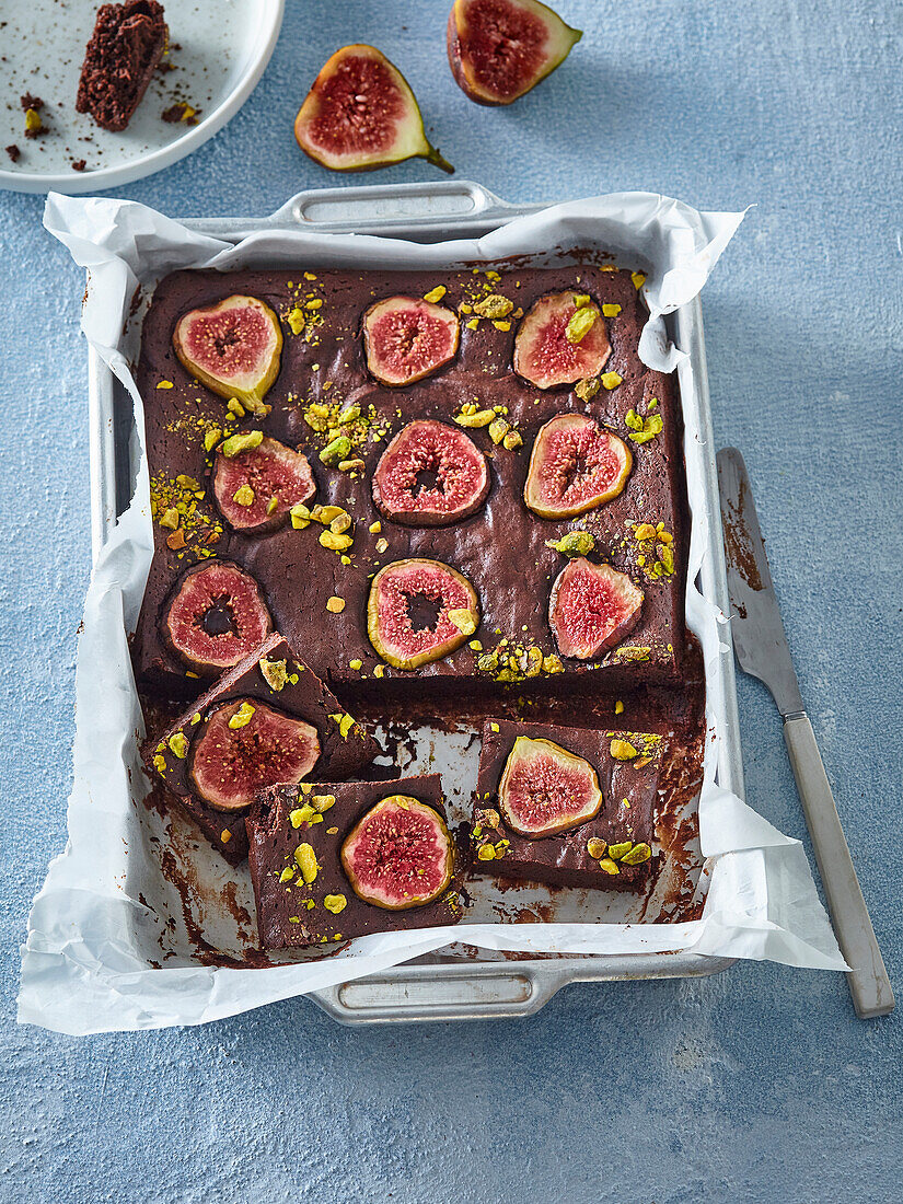 Brownies with figs and pistachio