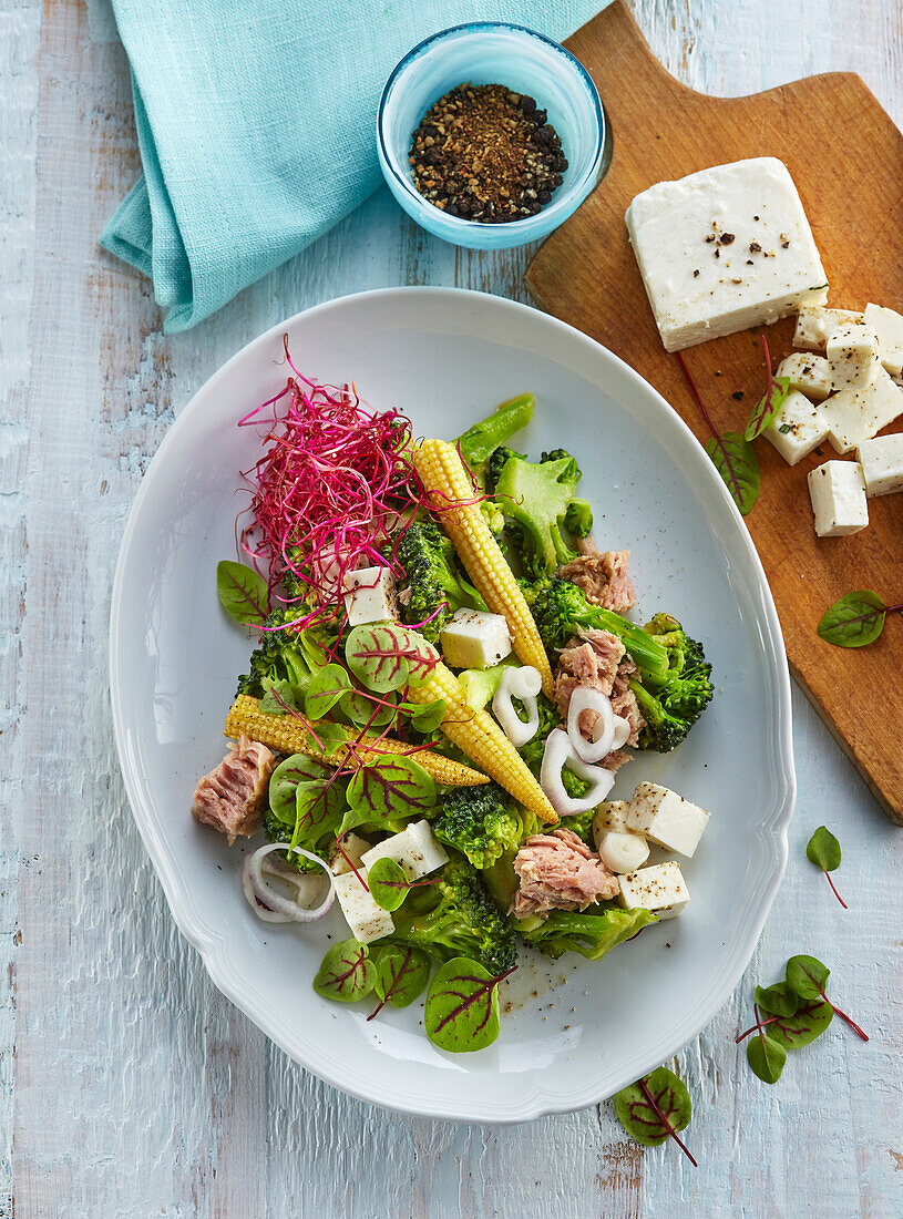 Broccoli salad with tuna