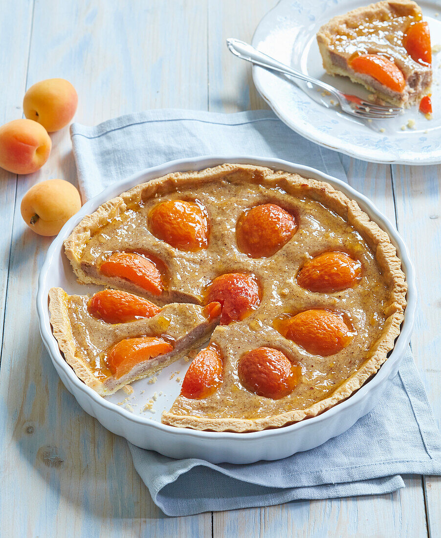 Krokantkuchen mit Aprikosen