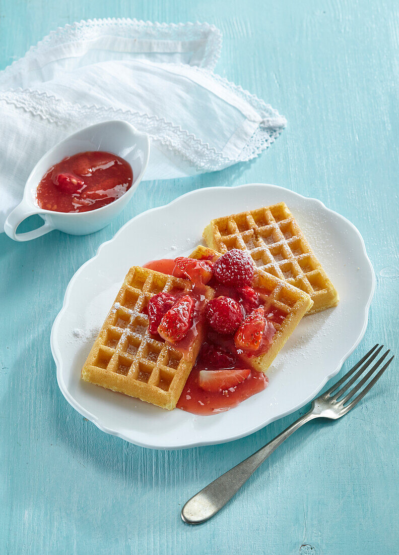 Yoghurt waffles with strawberries
