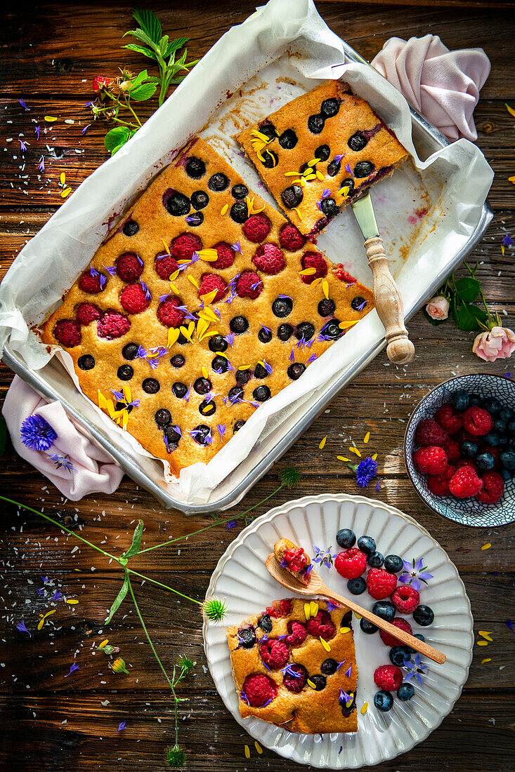 Sunken berry tray bake cake