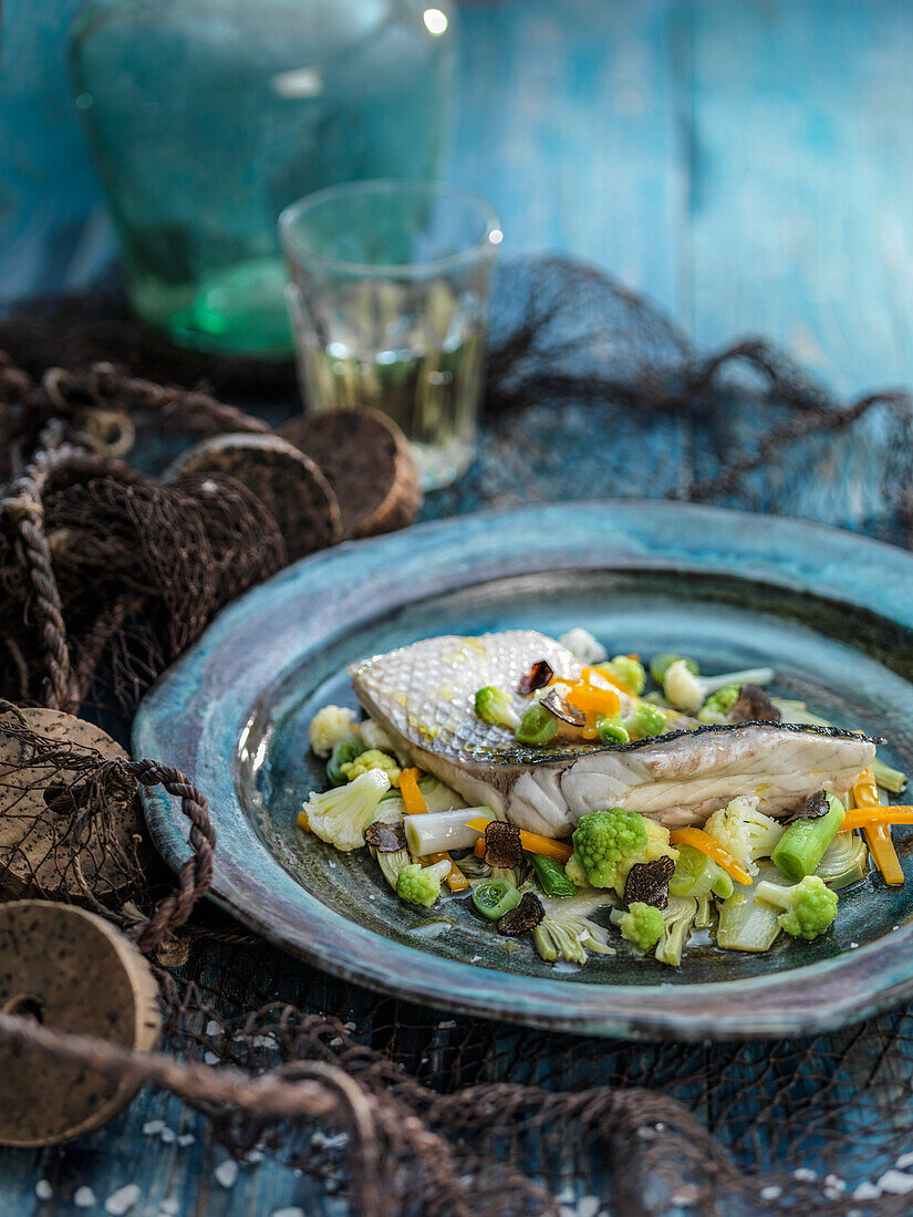 Dorada en papillote with fresh vegetables