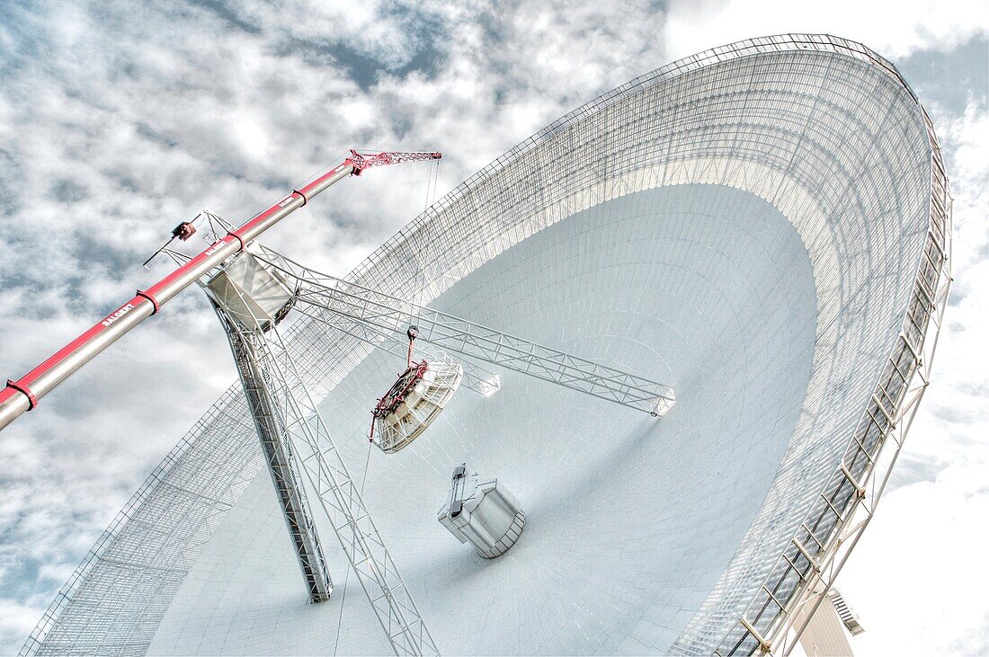 Installation of new subreflector, Effelsberg Radio Telescope