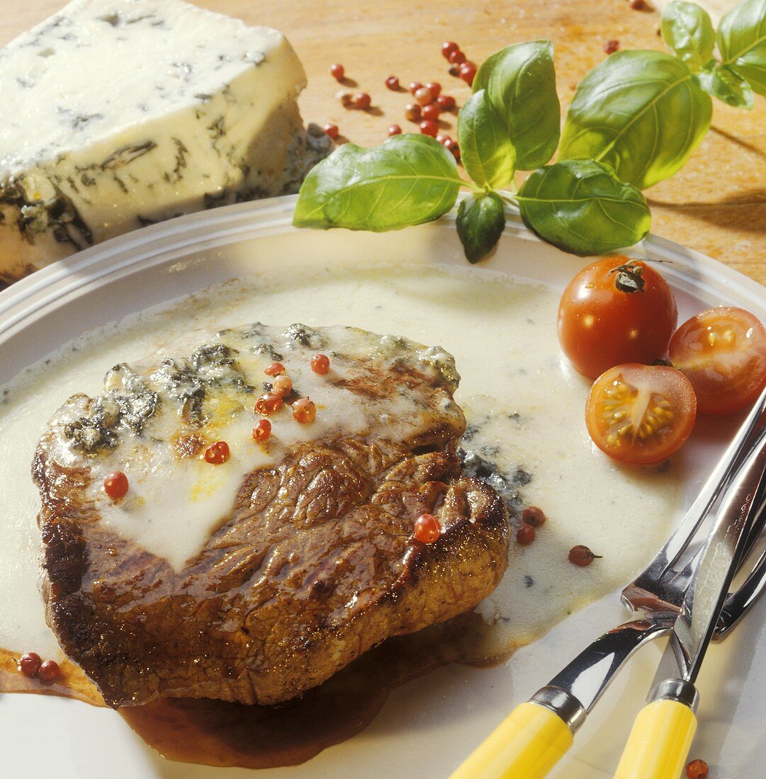 Fillet steak with toasted gorgonzola topping