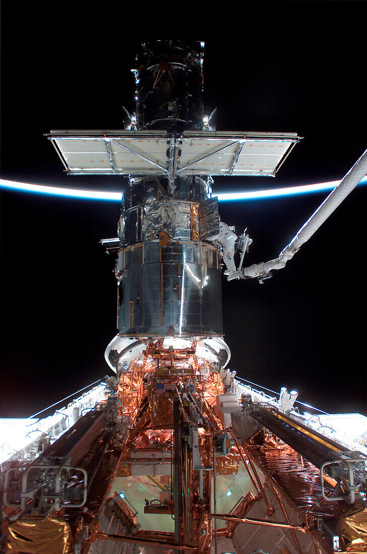 Astronauts servicing the Hubble Space Telescope