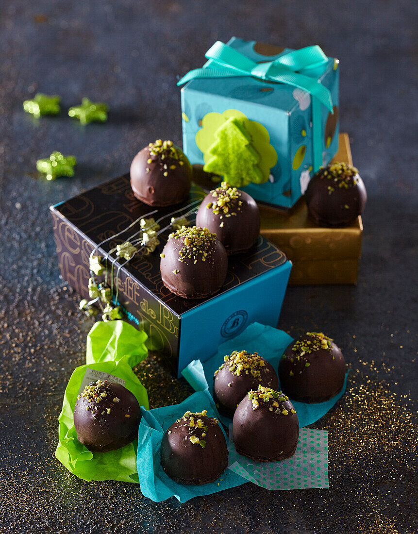 Marchpane balls with pistachios