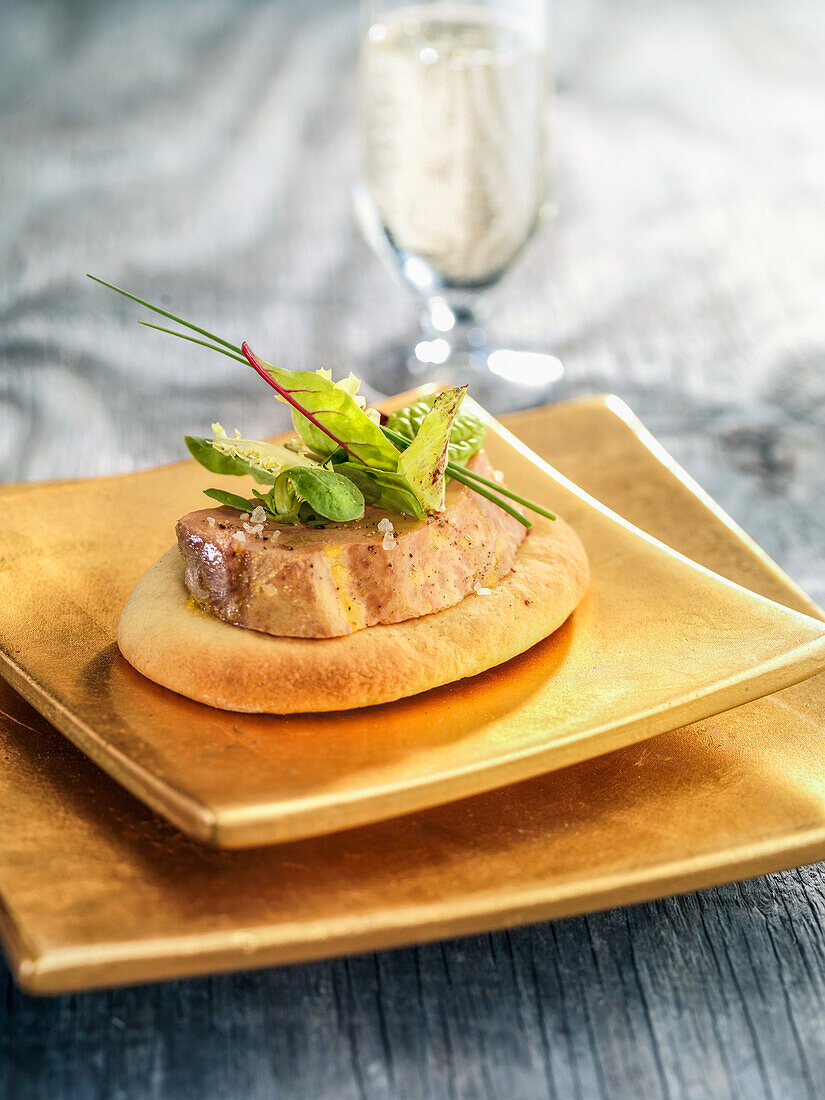 Mini tart with foie gras