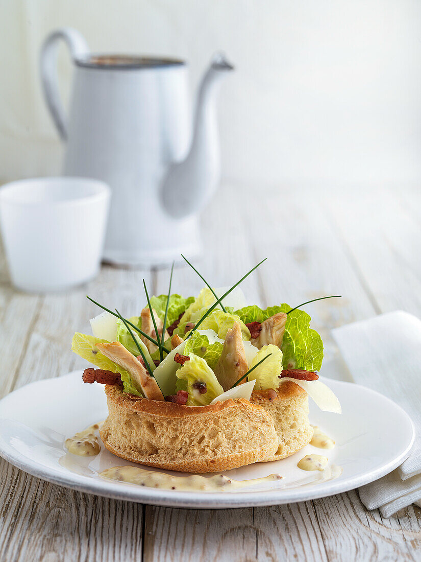 Hähnchensalat im Brotring