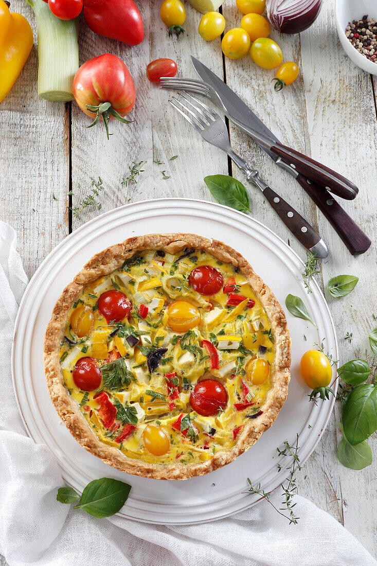 Colourful tomato tart with basil