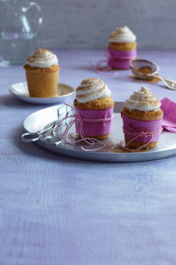 Apple cupcakes with cinnamon cream