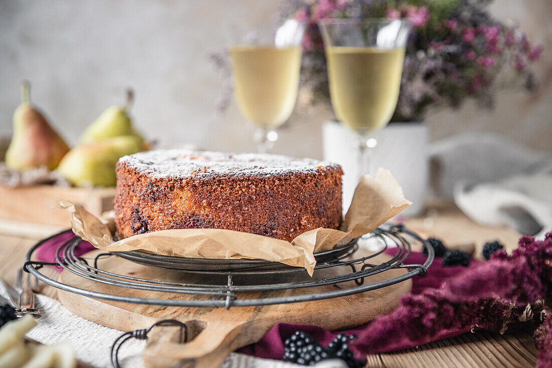 Brombeer-Birnenkuchen mit Mandeln