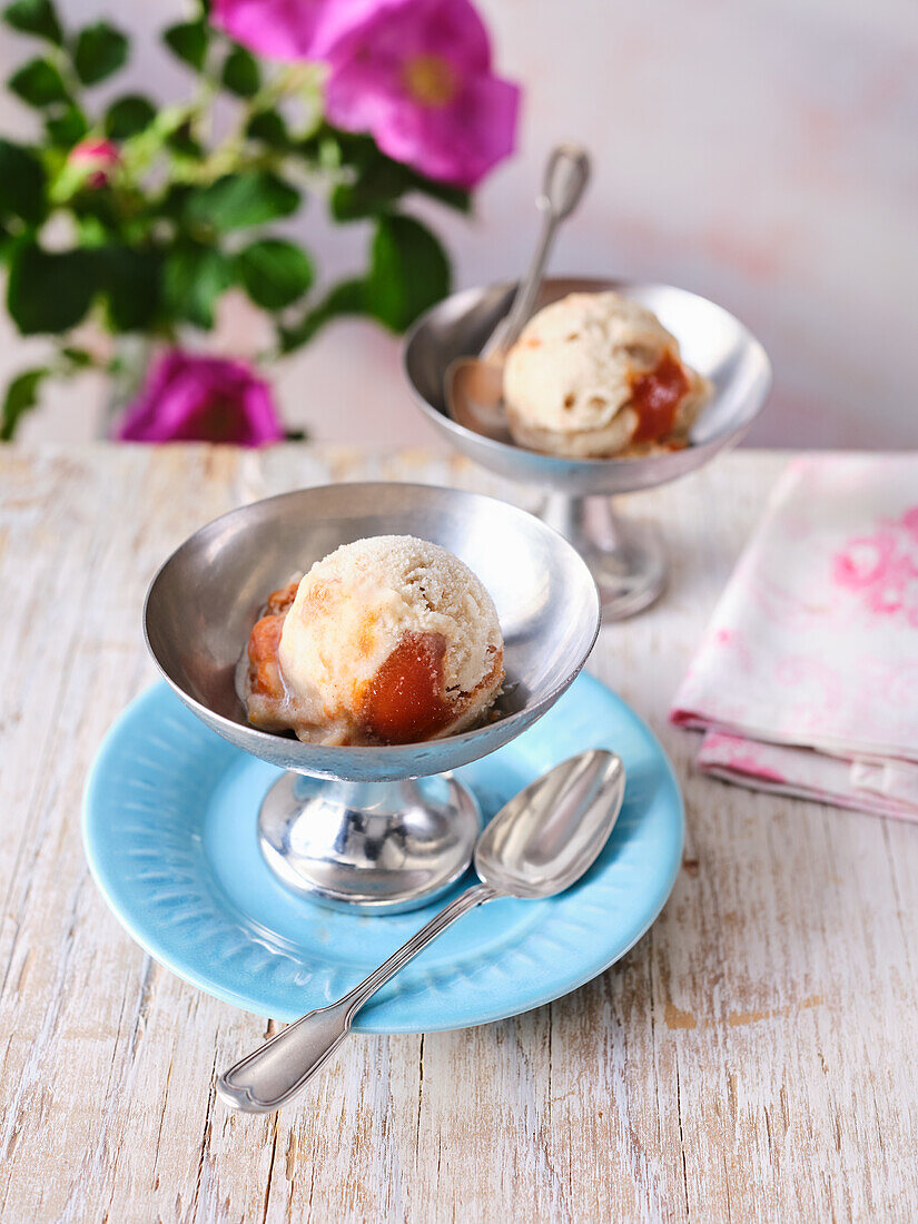 Vegan oat-almond ice cream with rose hip pulp