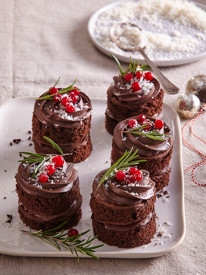 Schokoladentörtchen mit Schokoladencreme (Weihnachten)