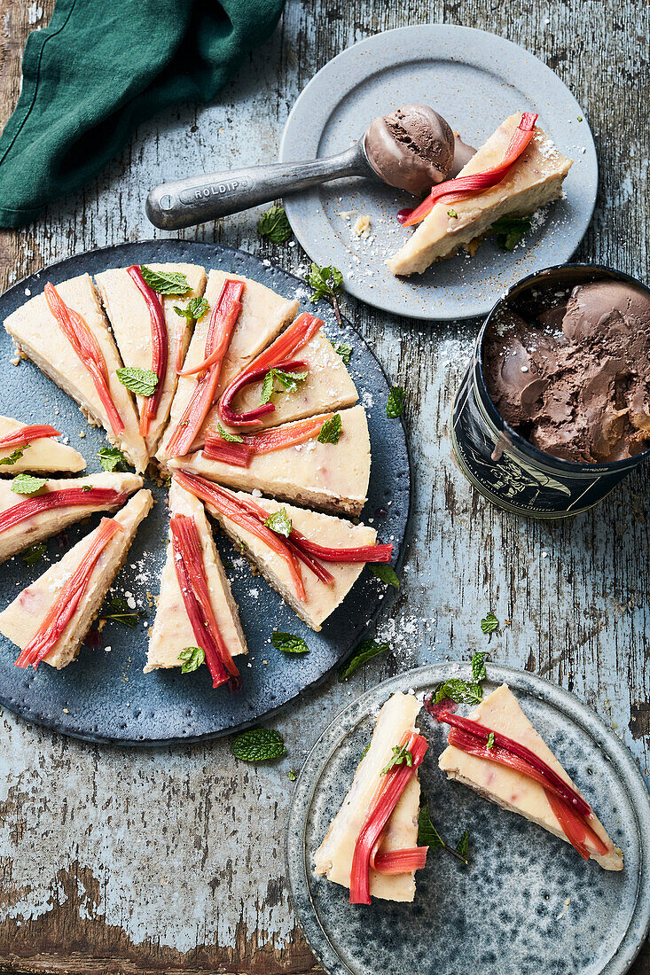 Ginger-rhubarb cheesecake with Guinness ice cream