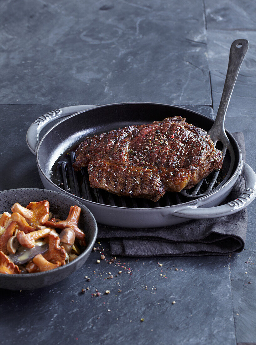 Rindersteak mit Waldpilzragout