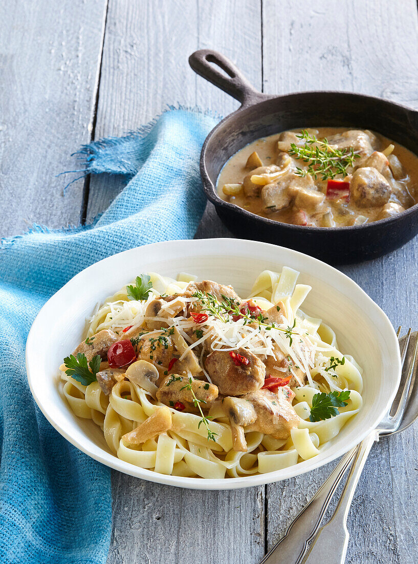 Schweineragout mit Fettucine