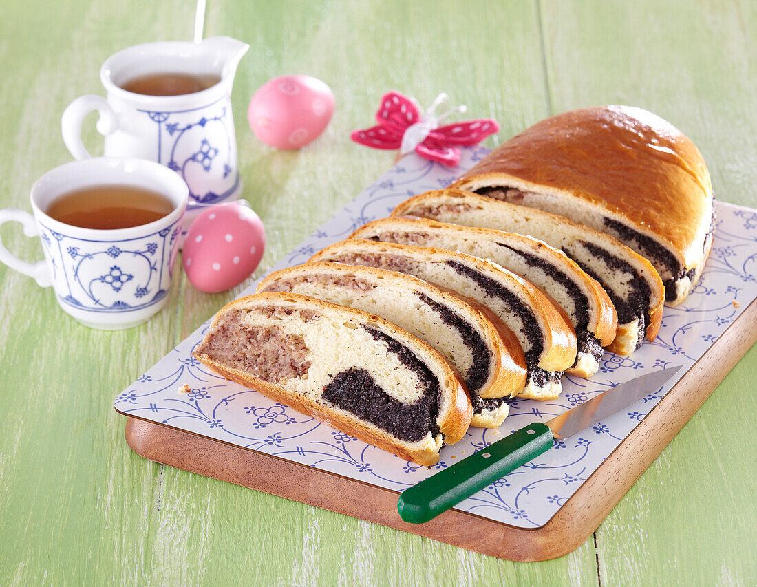 Easter nut and poppy seed cake