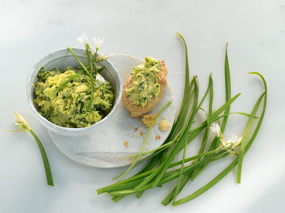 Herb butter with bell-shaped leeks