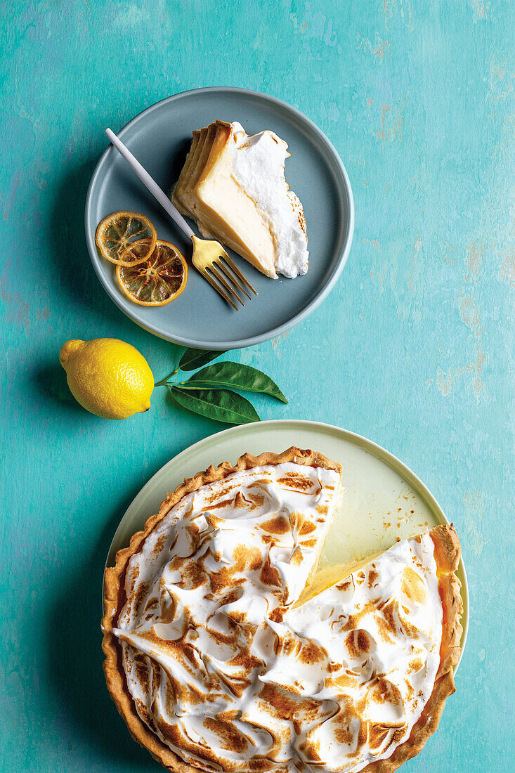 Lemon meringue yoghurt pie