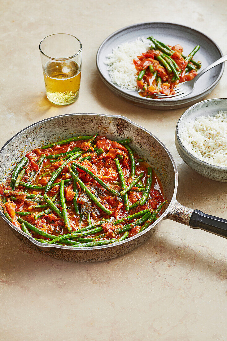 Fresh tomato and green bean curry