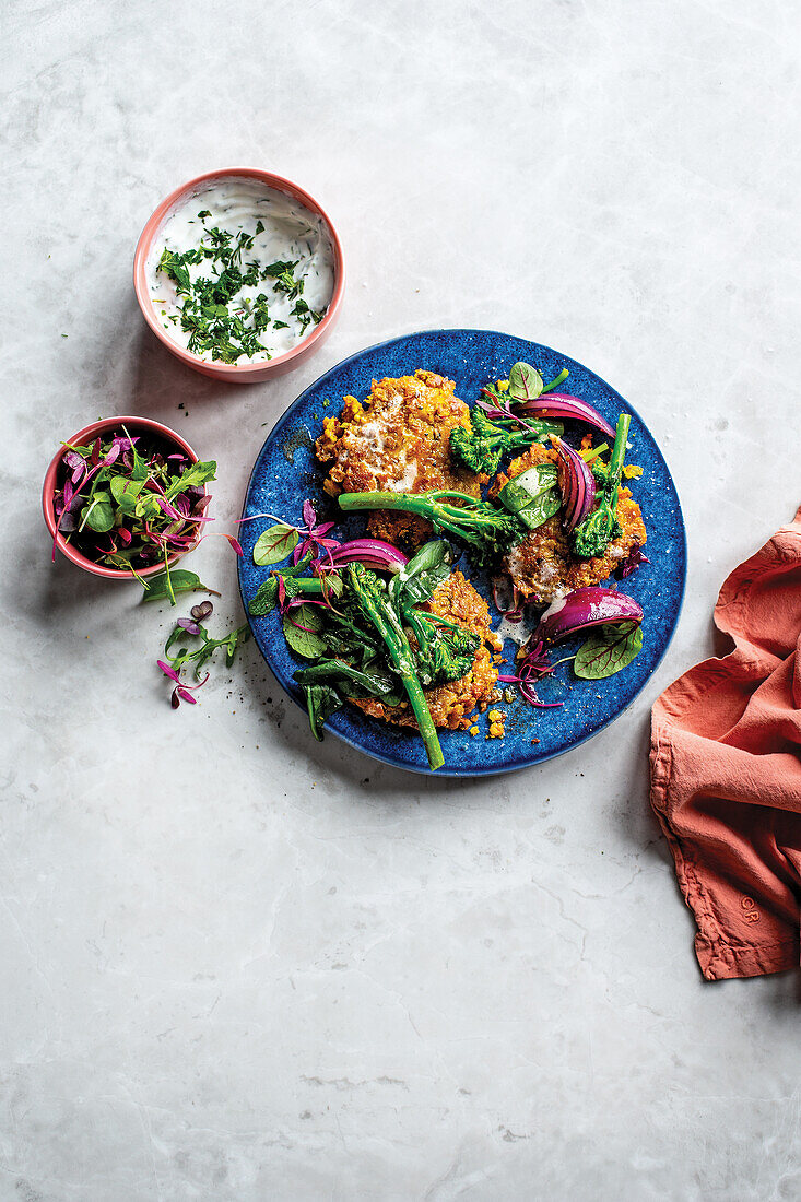 Gemüsefritters mit Curry-Linsen und Kichererbsen