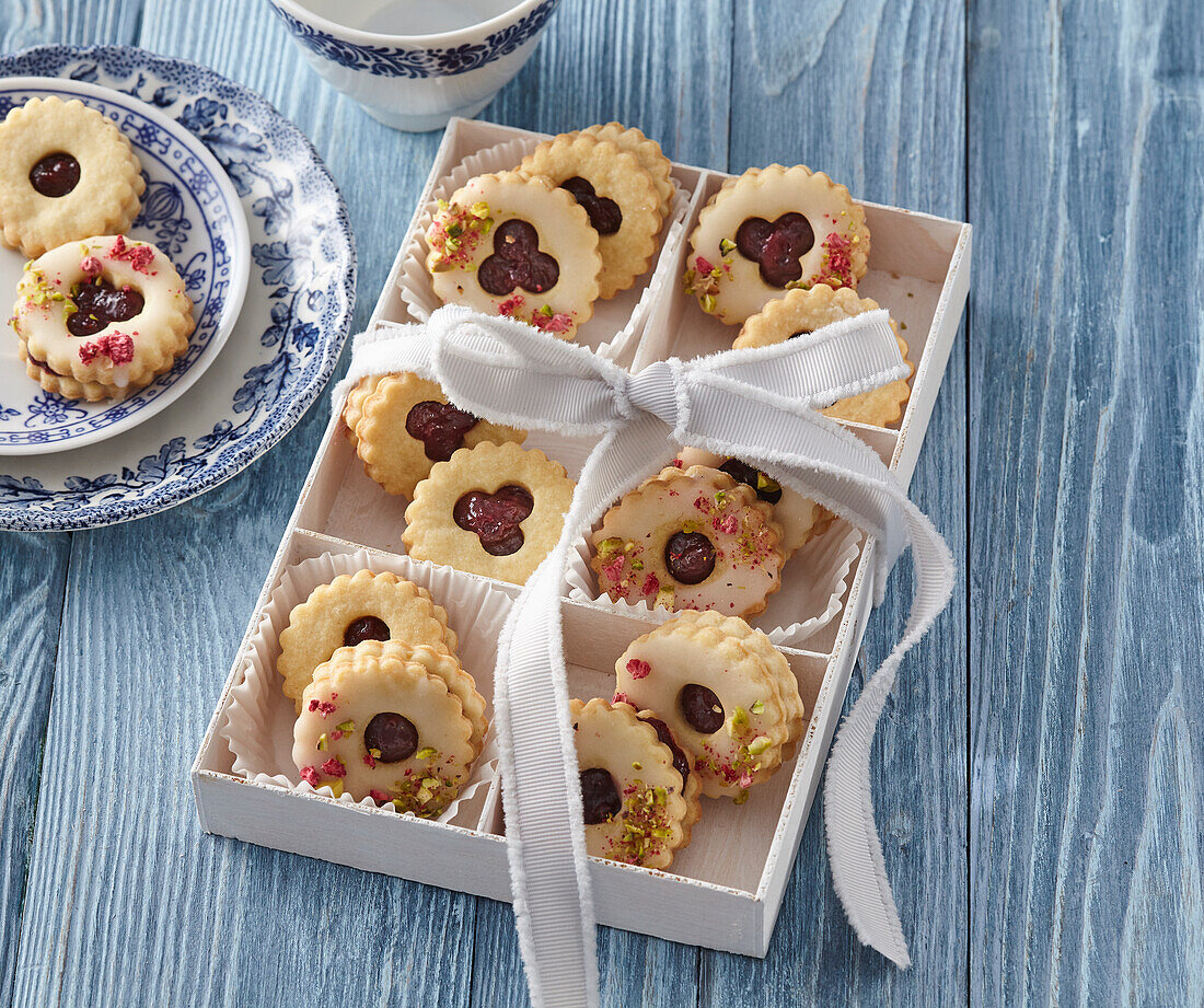 Linzer Plätzchen mit Zitronenglasur