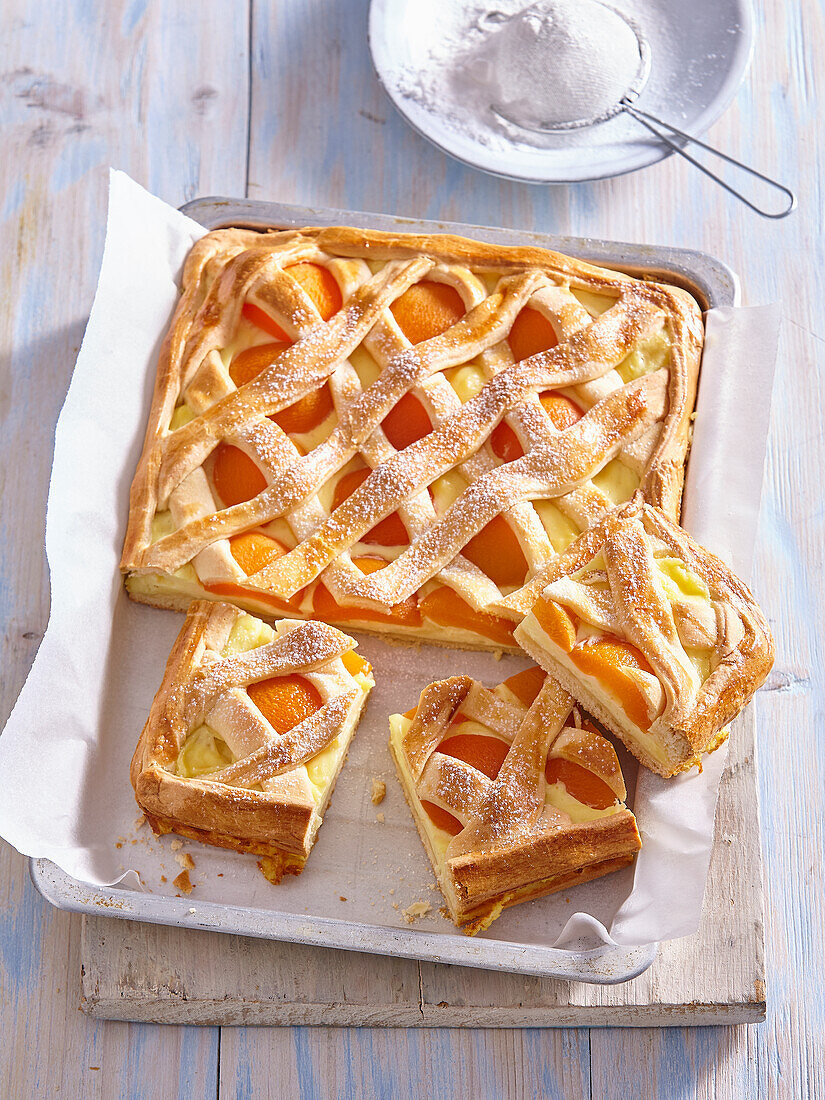 Lattice cake with apricot compote