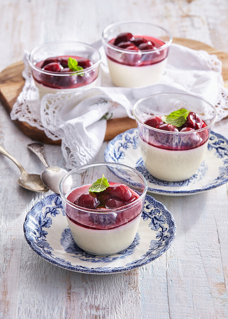 Vanilla panna cotta with cherries