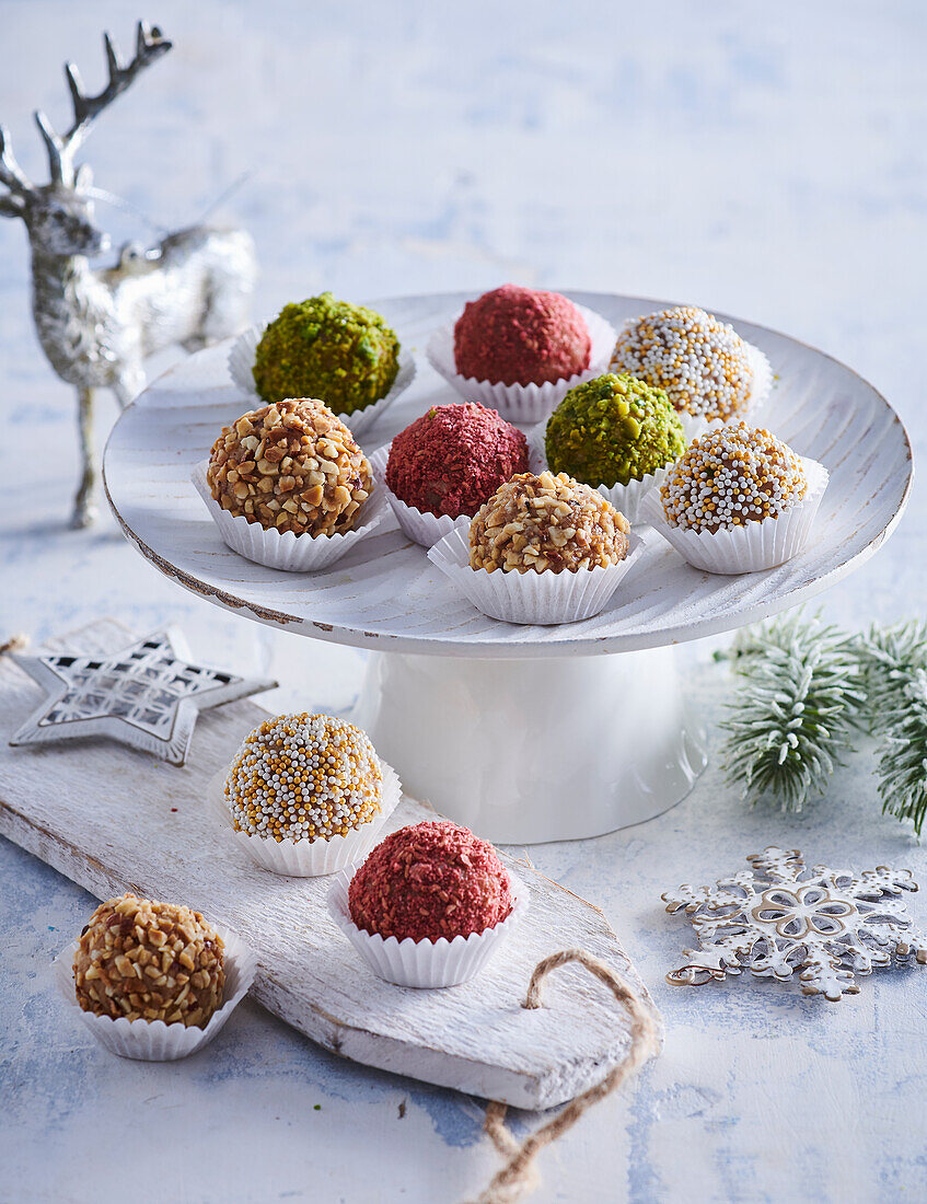 Nut and pistachio small balls
