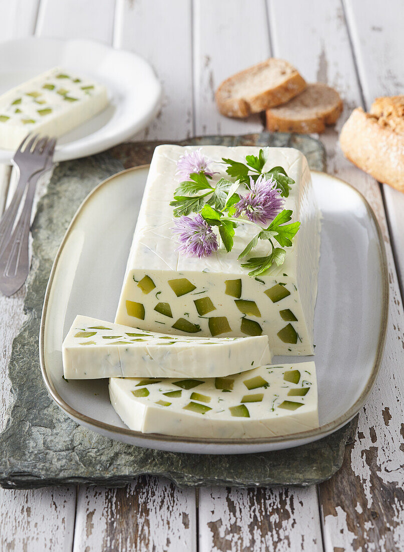 Frischkäse-Terrine mit Zucchini