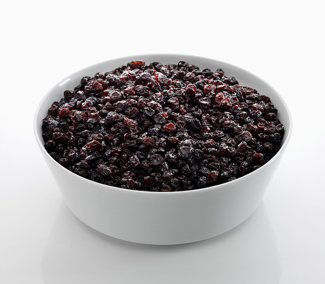 Dried Currants in a white bowl