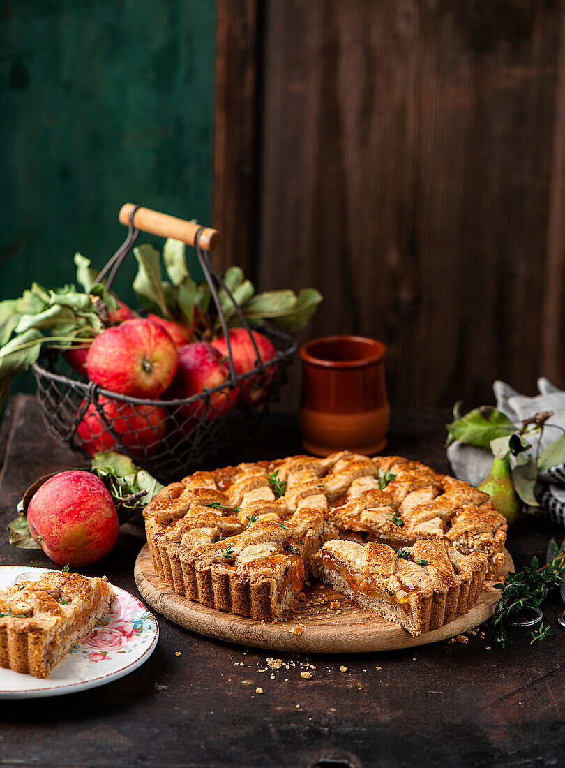 Apfel-Linzer-Torte mit Thymian