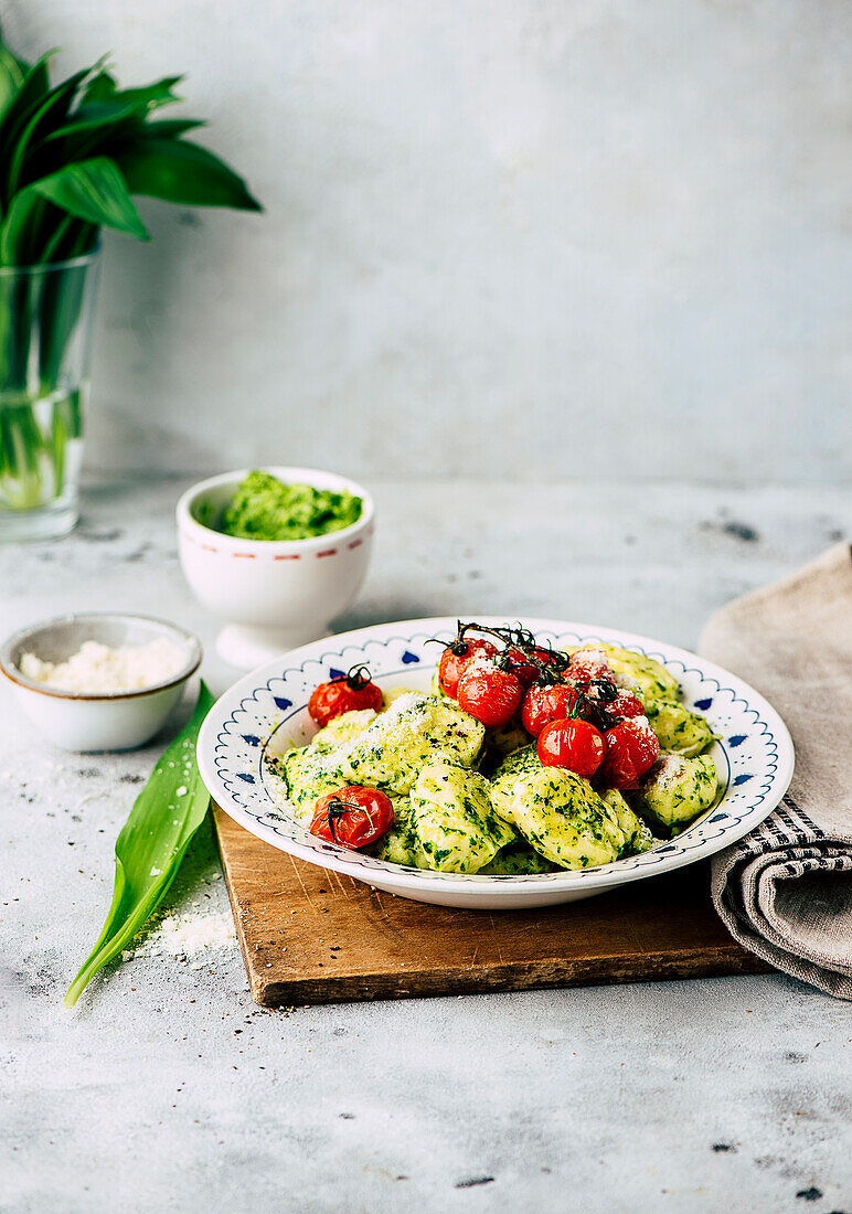 Tender gnocchi with oven-roasted tomatoes in wild garlic butter