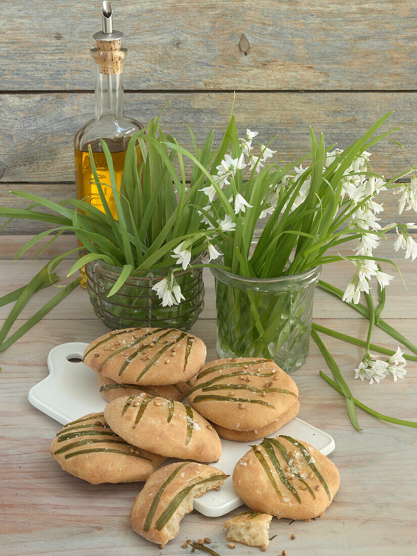 Bread patties with wild garlic