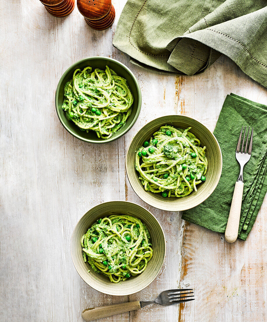 Nudeln mit cremigem Zitronen-Gemüse-Pesto