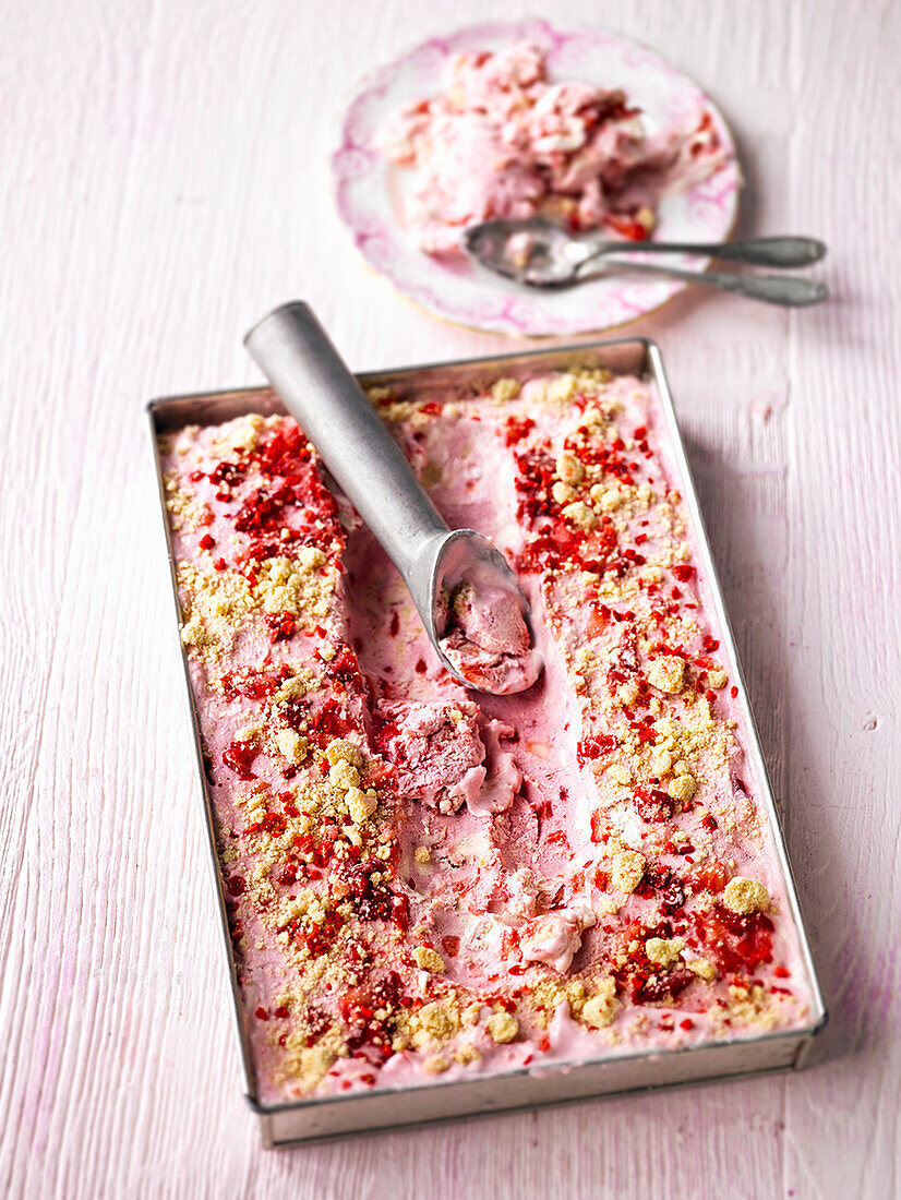 Strawberry shortcake frozen yogurt