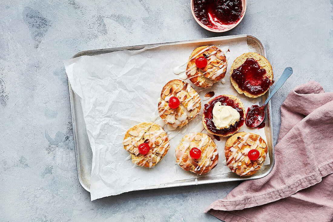 Kirsch-Bakewell-Scones