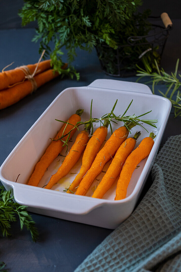 Gebackene Ofen-Karotten mit Rosmarin