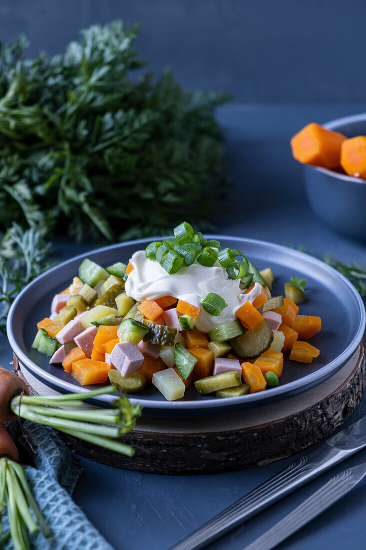 Kartoffelsalat mit Karotten und Lyoner