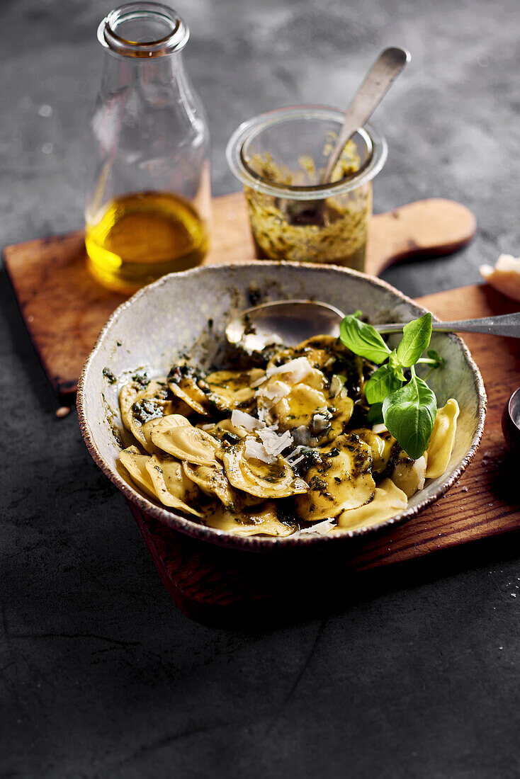 Tortelloni mit Pesto Genovese