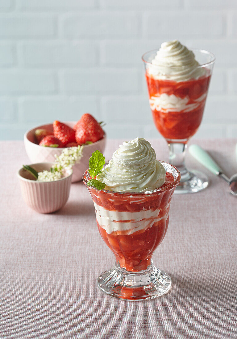 Strawberry ice-cream sundae