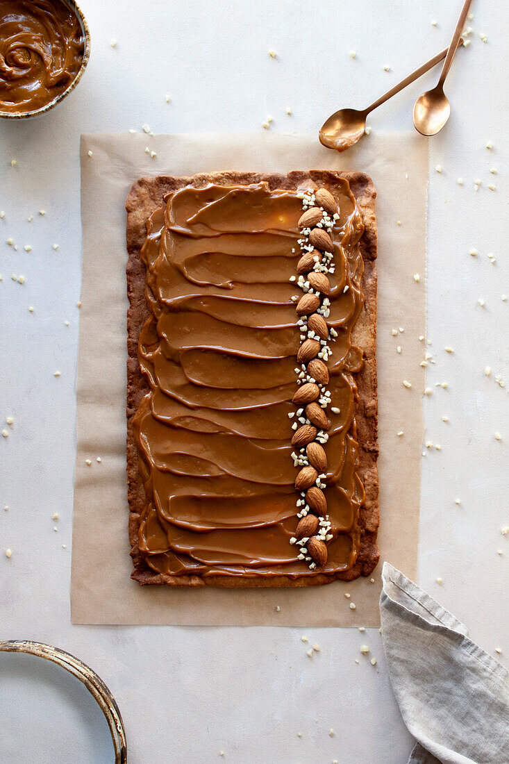 Tarte mit Dulce de Leche und Mandeln