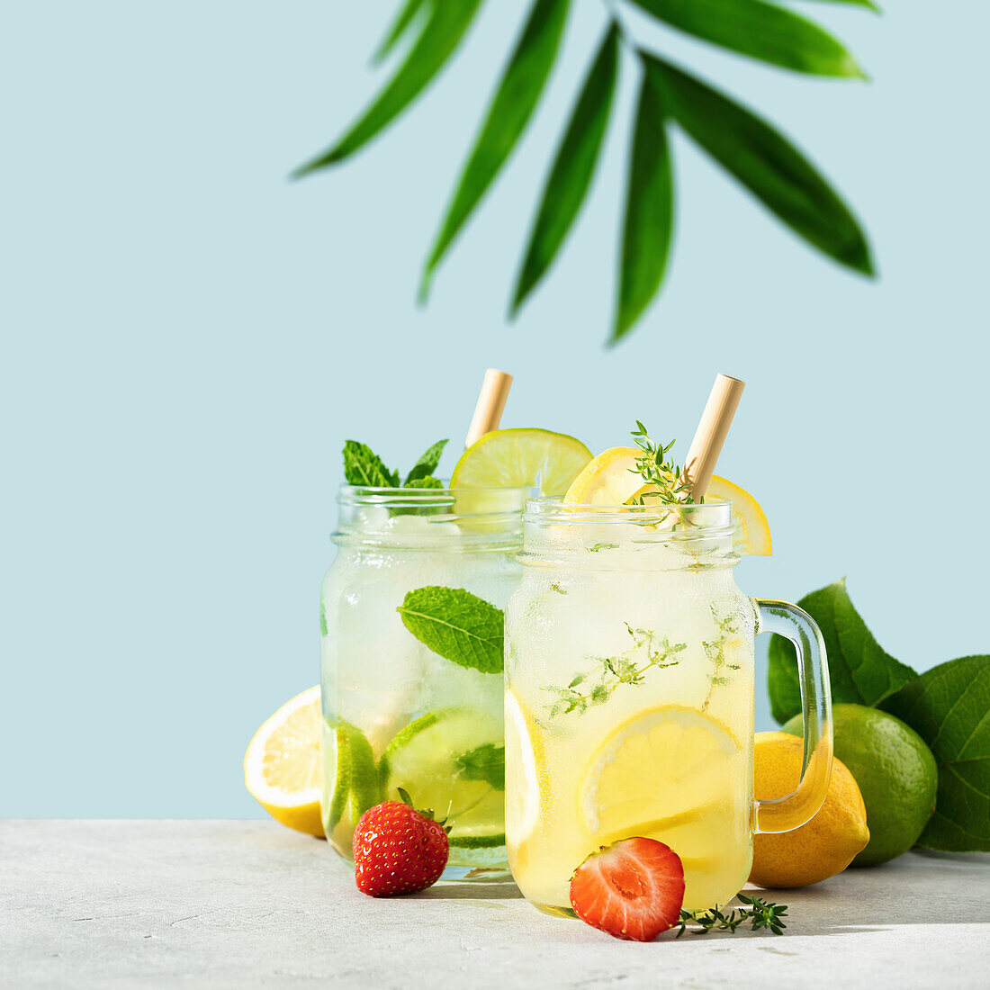 Limonade und Mojito in Henkelbechern