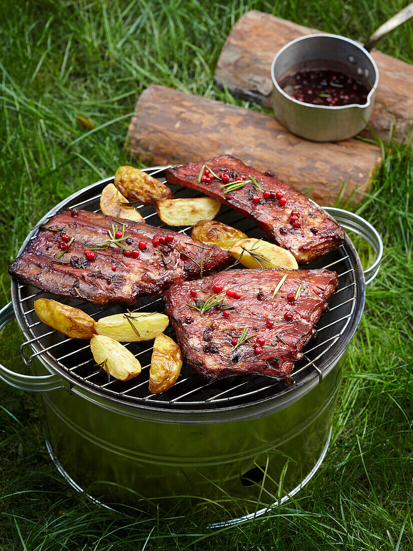 Grilled pork wine ribs with cranberries