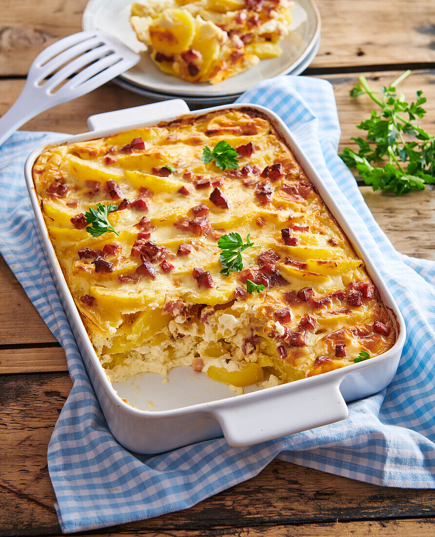 Gratinated potatoes with soft sheep's milk cheese