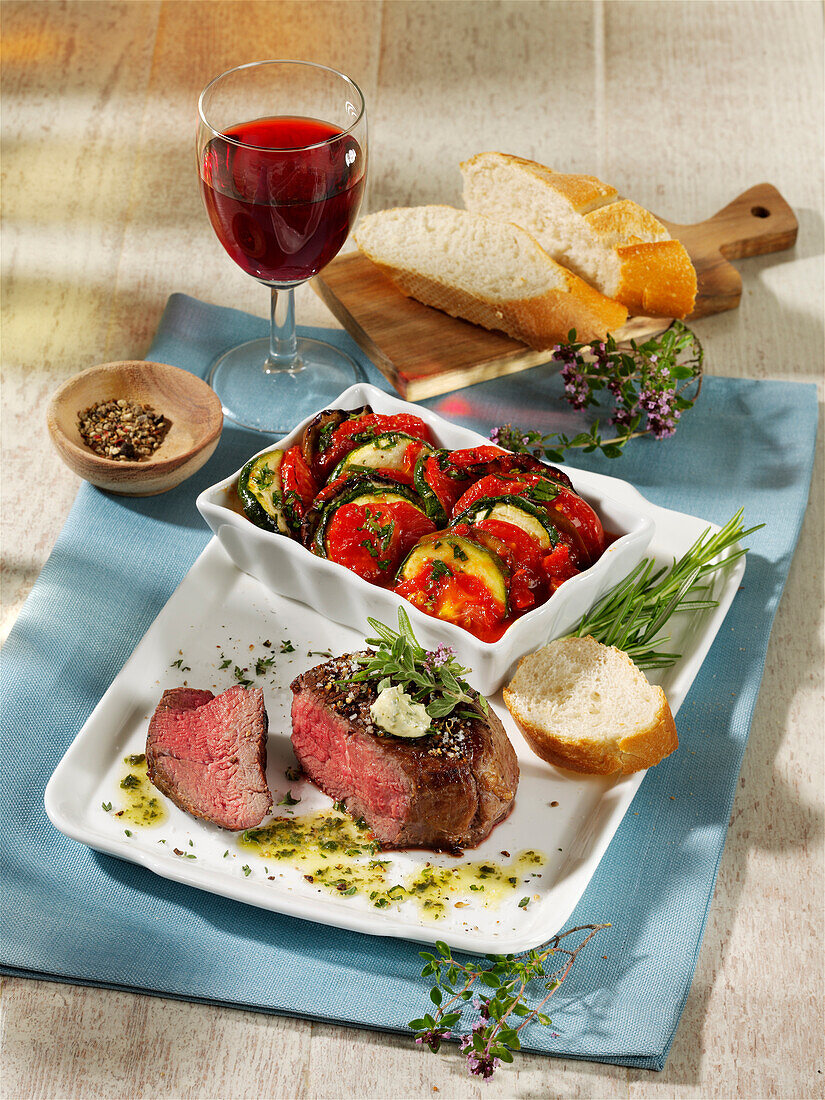 Provenzalisches Filetsteak mit Ratatouillesalat